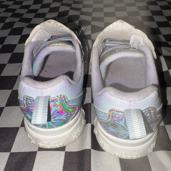 Frozen size 7 toddler light up shoes- see all photos decal is beginning to peel - Picture 4 of 5
